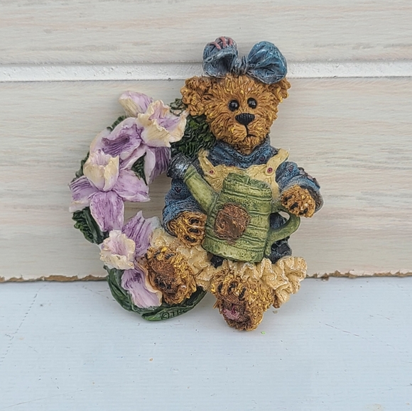 Boyd's Bears & Friends BEARWEAR Collection Pin Brooch Watering Can Iris - Picture 1 of 3